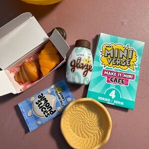 Mini Cafe Series 4 Set with Glaze and Almond Slices